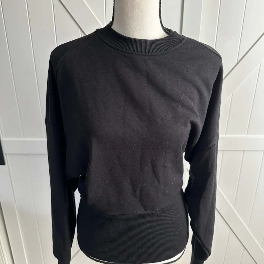 Women's Athleta Black Crewneck Athletic Sweatshirt Size Small - Picture 2 of 5
